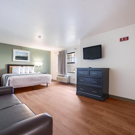 Hometowne Studios By Red Roof St. Louis - Airport/N Lindbergh เฮเซลวูด ภายนอก รูปภาพ