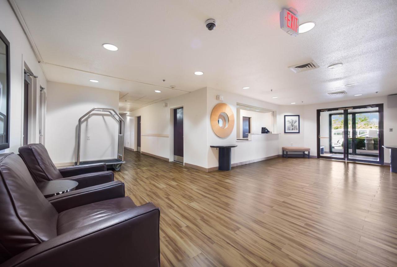 Hometowne Studios By Red Roof St. Louis - Airport/N Lindbergh เฮเซลวูด ภายนอก รูปภาพ