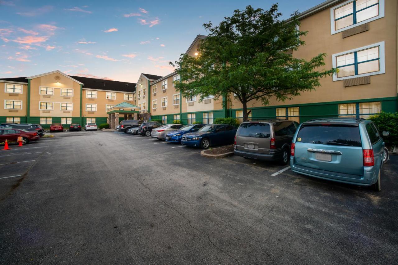 Hometowne Studios By Red Roof St. Louis - Airport/N Lindbergh เฮเซลวูด ภายนอก รูปภาพ