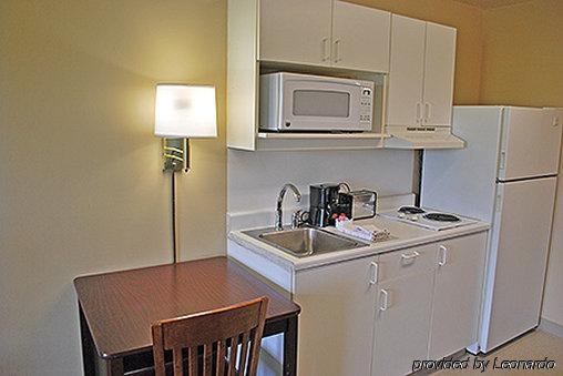 Hometowne Studios By Red Roof St. Louis - Airport/N Lindbergh เฮเซลวูด ภายนอก รูปภาพ