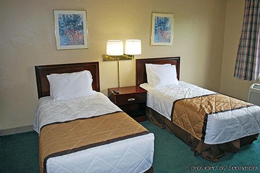 Hometowne Studios By Red Roof St. Louis - Airport/N Lindbergh เฮเซลวูด ภายนอก รูปภาพ