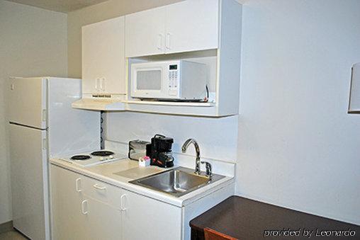 Hometowne Studios By Red Roof St. Louis - Airport/N Lindbergh เฮเซลวูด ภายนอก รูปภาพ